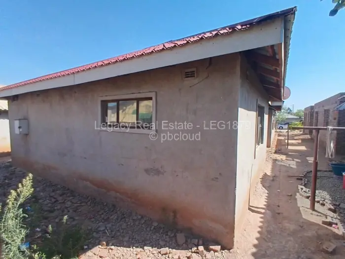 5 Bedroom House for Sale in Budiriro, Harare