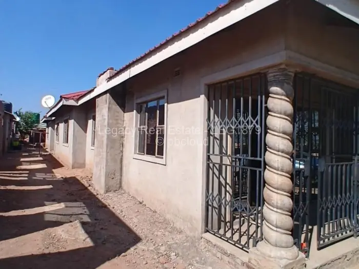 5 Bedroom House for Sale in Budiriro, Harare
