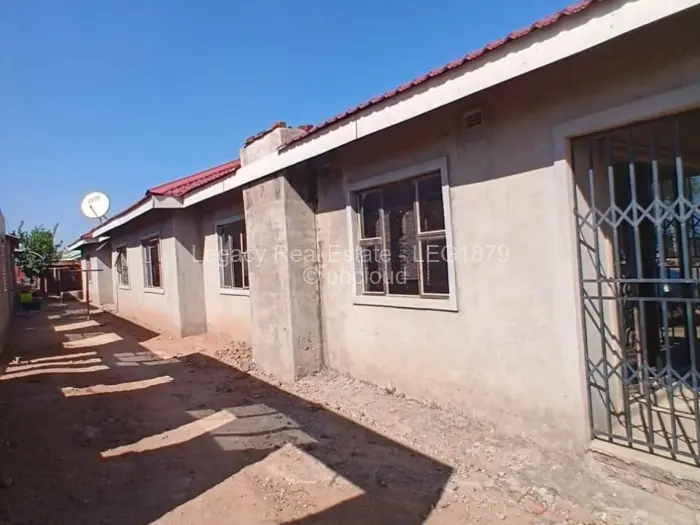 5 Bedroom House for Sale in Budiriro, Harare