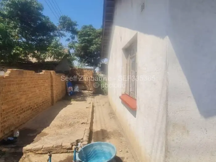 5 Bedroom House for Sale in Budiriro, Harare