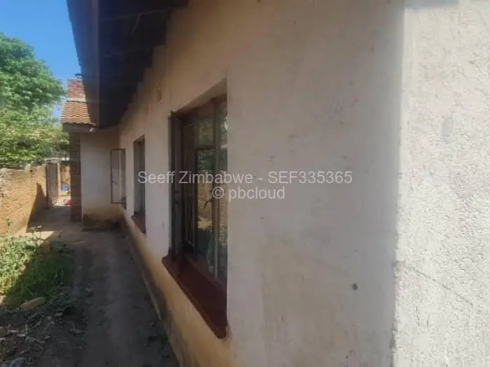 5 Bedroom House for Sale in Budiriro, Harare