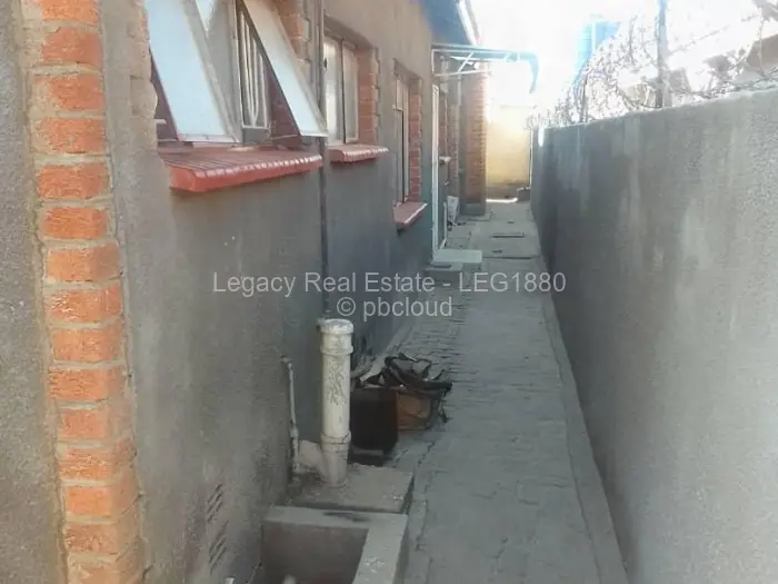 4 Bedroom House for Sale in Chitungwiza, Chitungwiza