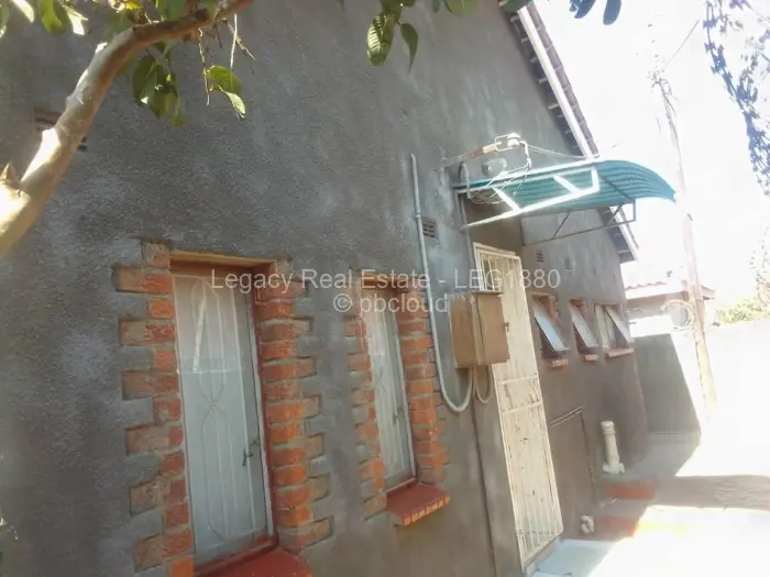 4 Bedroom House for Sale in Chitungwiza, Chitungwiza