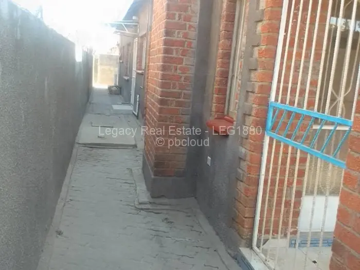 4 Bedroom House for Sale in Chitungwiza, Chitungwiza
