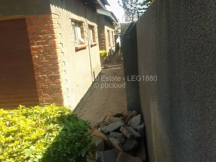 4 Bedroom House for Sale in Chitungwiza, Chitungwiza