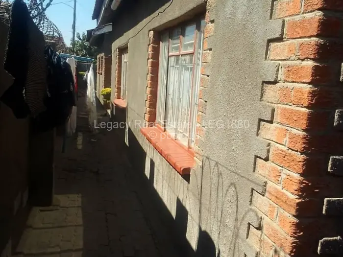 4 Bedroom House for Sale in Chitungwiza, Chitungwiza