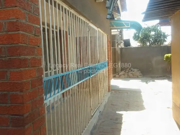 4 Bedroom House for Sale in Chitungwiza, Chitungwiza