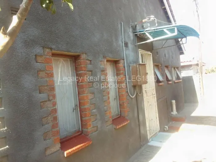 4 Bedroom House for Sale in Chitungwiza, Chitungwiza