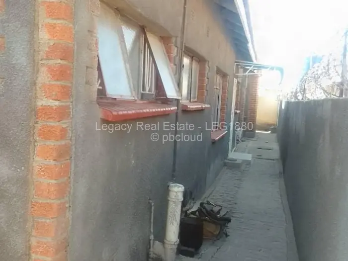 4 Bedroom House for Sale in Chitungwiza, Chitungwiza