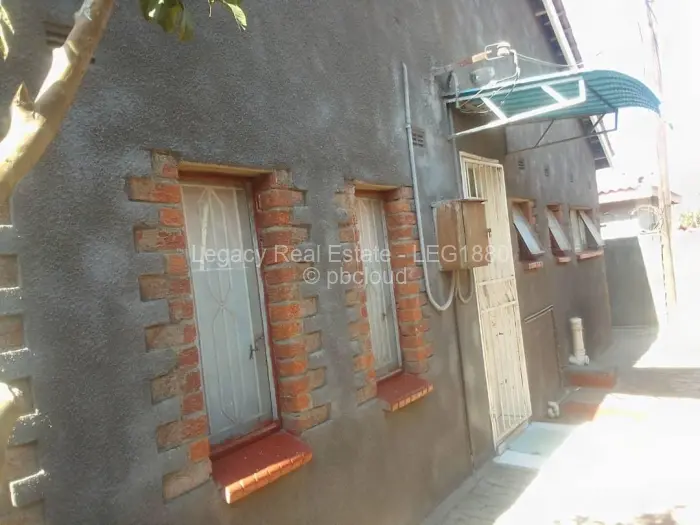4 Bedroom House for Sale in Chitungwiza, Chitungwiza