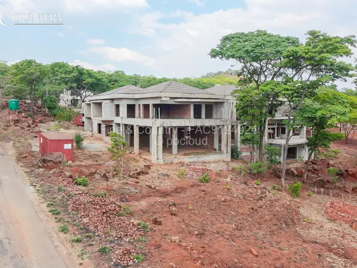 7 Bedroom House for Sale in Carrick Creagh Estate, Harare