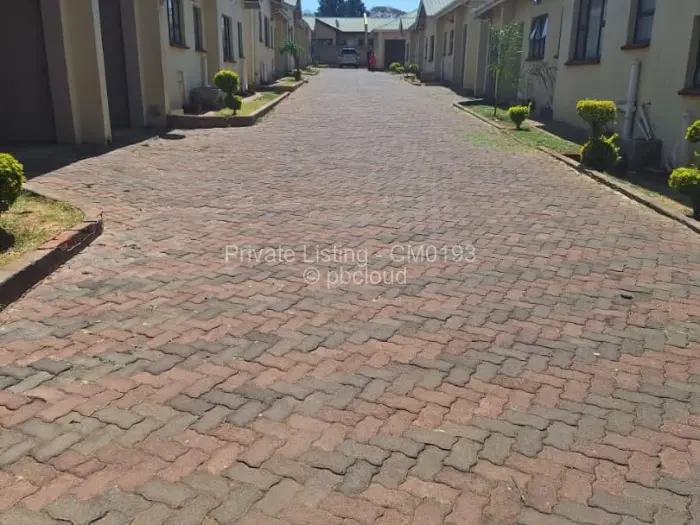 Townhouse/Complex/Cluster to Rent in Kamfinsa