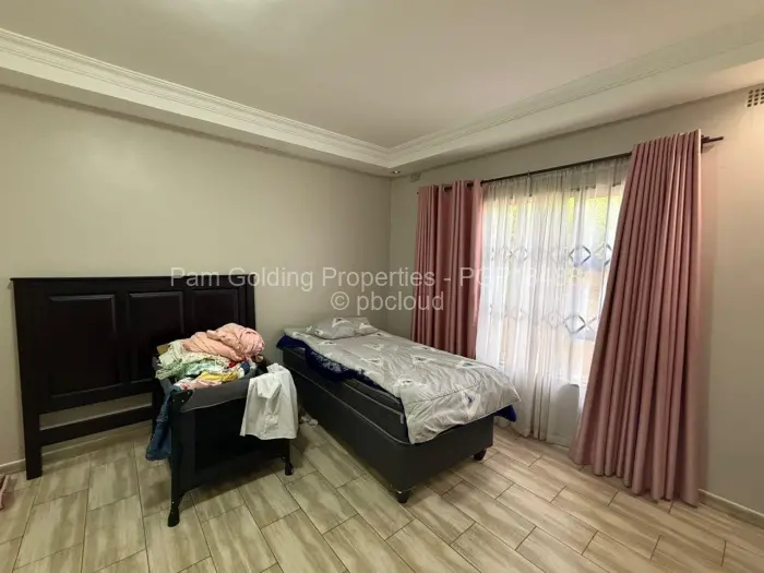 3 Bedroom House to Rent in Manresa