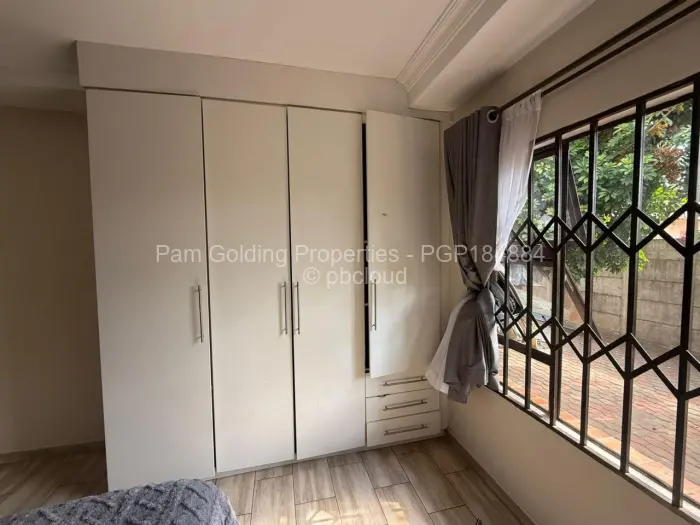 3 Bedroom House to Rent in Manresa