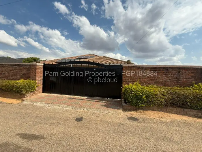 3 Bedroom House to Rent in Manresa