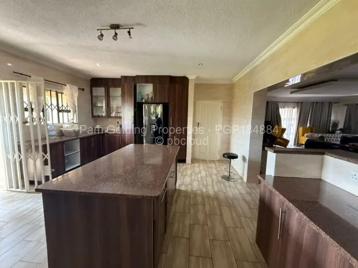 3 Bedroom House to Rent in Manresa