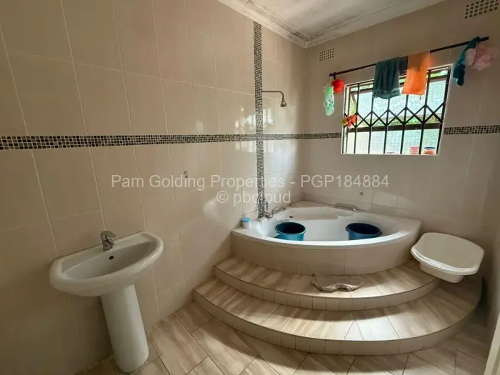 3 Bedroom House to Rent in Manresa