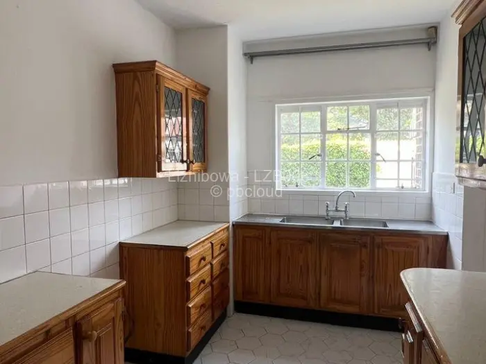 Townhouse/Complex/Cluster to Rent in Avenues