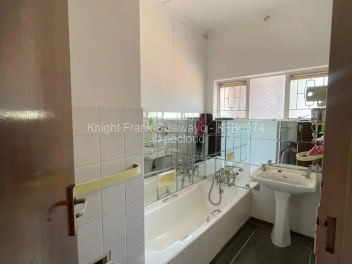 4 Bedroom House for Sale in Burnside, Bulawayo