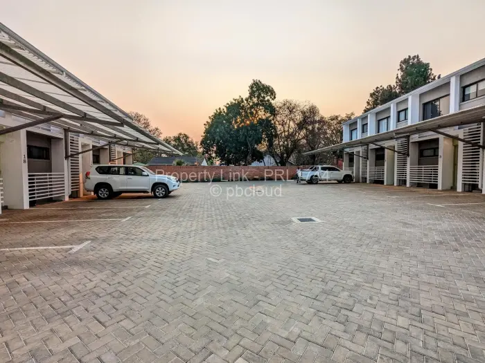 Townhouse/Cluster for Sale in Newlands, Harare