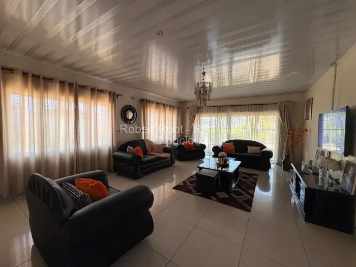 7 Bedroom House for Sale in Hatfield, Harare