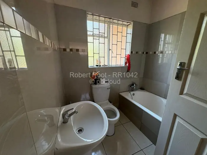 7 Bedroom House for Sale in Hatfield, Harare