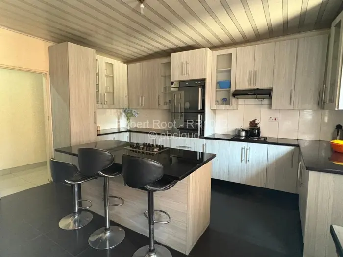 7 Bedroom House for Sale in Hatfield, Harare