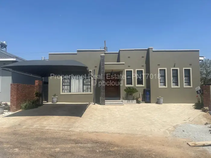 Townhouse/Cluster for Sale in Arlington, Harare
