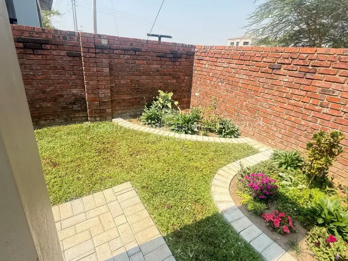 Townhouse/Cluster for Sale in Arlington, Harare