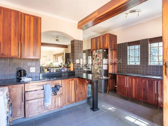 6 Bedroom House for Sale in Highlands, Harare