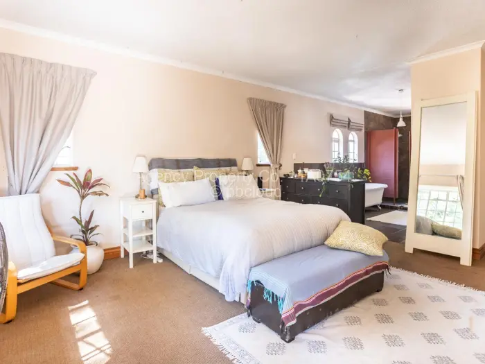 6 Bedroom House for Sale in Highlands, Harare