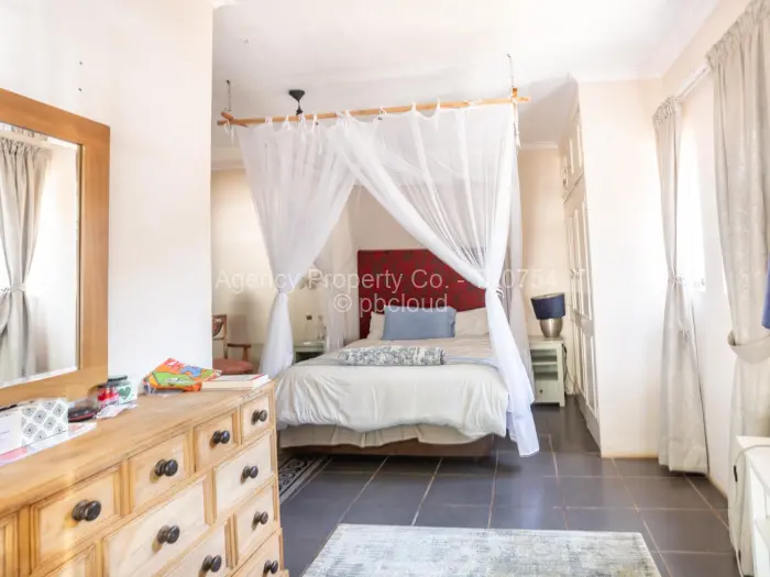 6 Bedroom House for Sale in Highlands, Harare