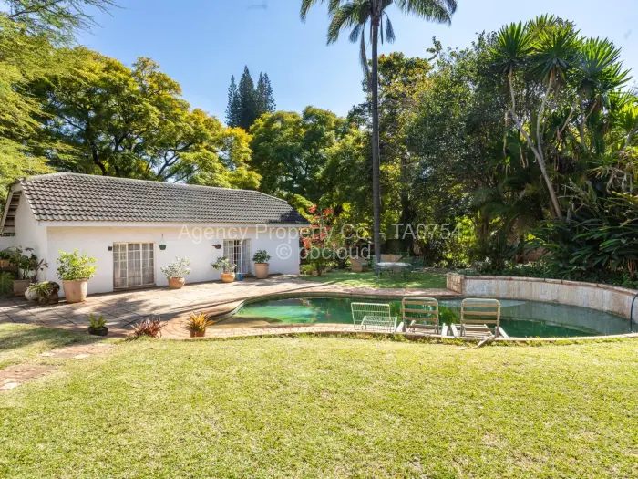 6 Bedroom House for Sale in Highlands, Harare