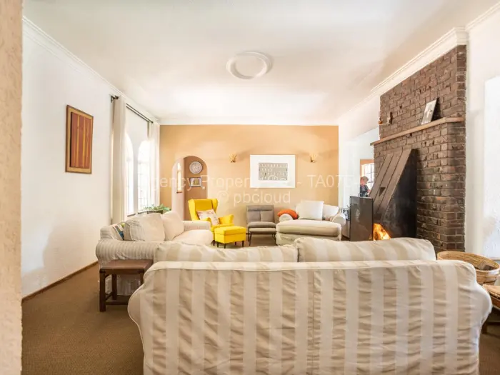 6 Bedroom House for Sale in Highlands, Harare