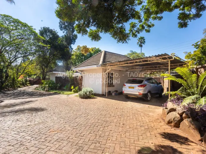 6 Bedroom House for Sale in Highlands, Harare