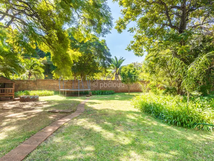 6 Bedroom House for Sale in Highlands, Harare