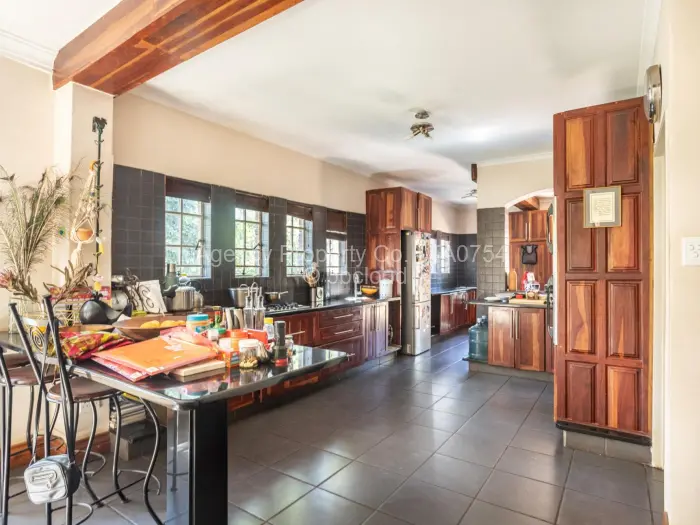 6 Bedroom House for Sale in Highlands, Harare