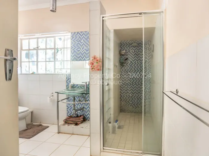 6 Bedroom House for Sale in Highlands, Harare