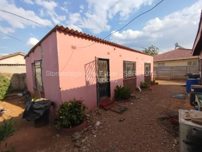 3 Bedroom House for Sale in Mahatshula, Bulawayo