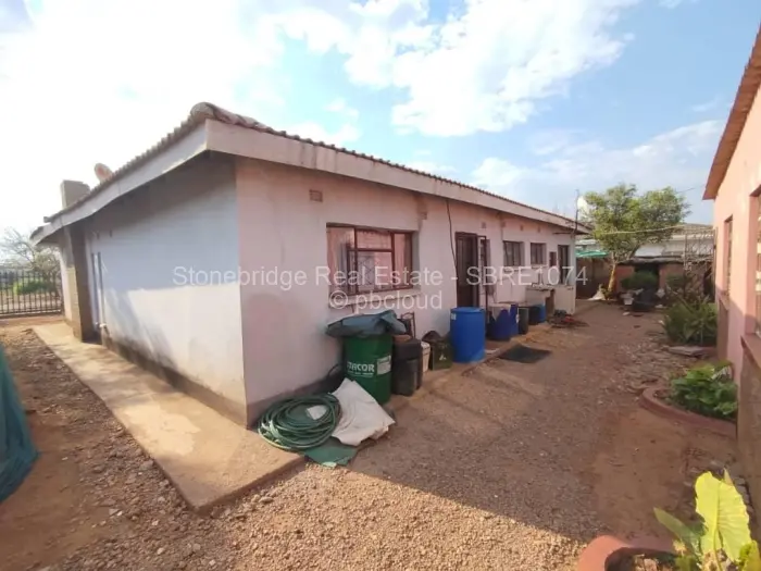 3 Bedroom House for Sale in Mahatshula, Bulawayo