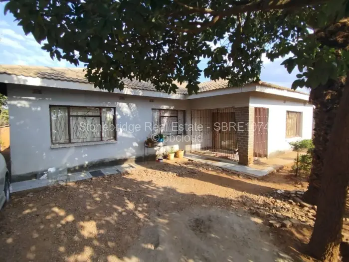 3 Bedroom House for Sale in Mahatshula, Bulawayo