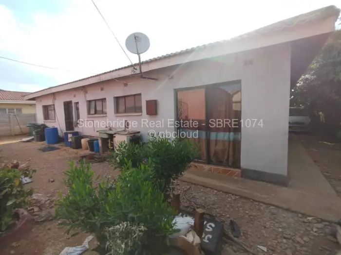 3 Bedroom House for Sale in Mahatshula, Bulawayo