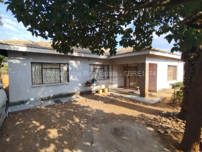 3 Bedroom House for Sale in Mahatshula, Bulawayo