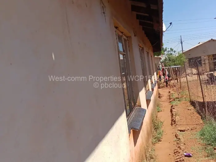 5 Bedroom House for Sale in Kuwadzana, Harare