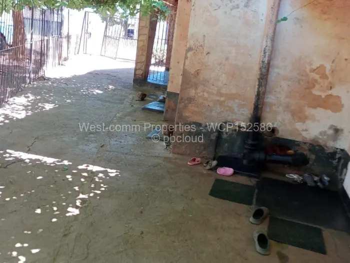 5 Bedroom House for Sale in Kuwadzana, Harare