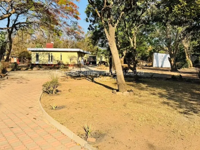 4 Bedroom House to Rent in Hatfield