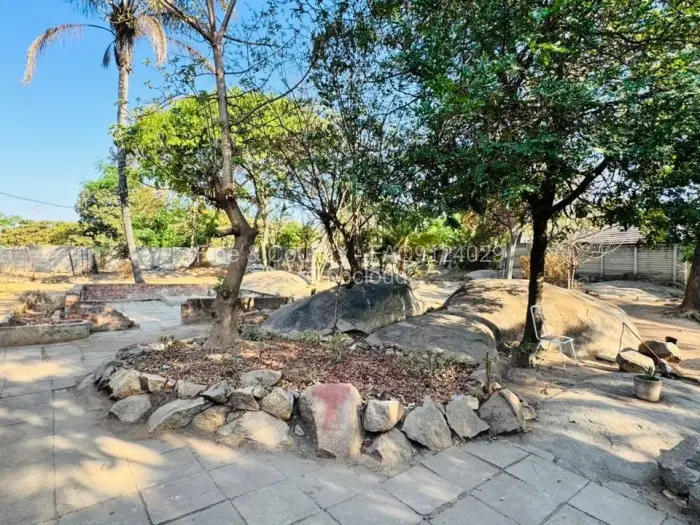 4 Bedroom House to Rent in Hatfield