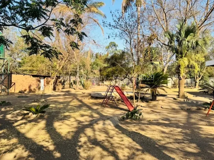 4 Bedroom House to Rent in Hatfield