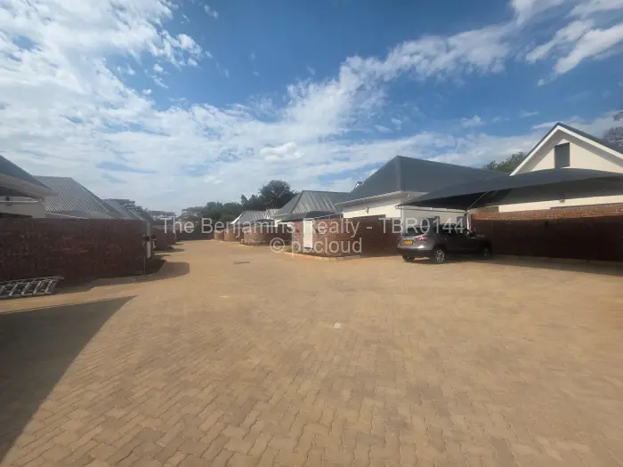 Townhouse/Complex/Cluster to Rent in Pomona