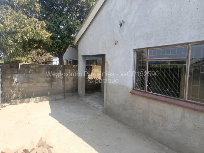 5 Bedroom House for Sale in Mufakose, Harare